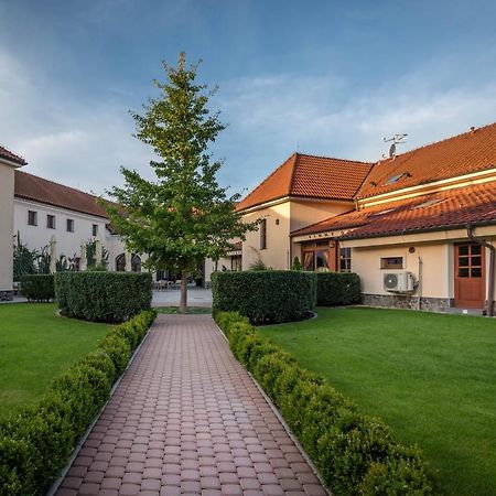 Chateau Krakovany Exterior photo