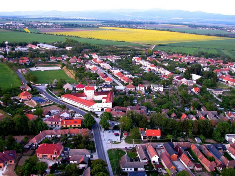 Chateau Krakovany Exterior photo