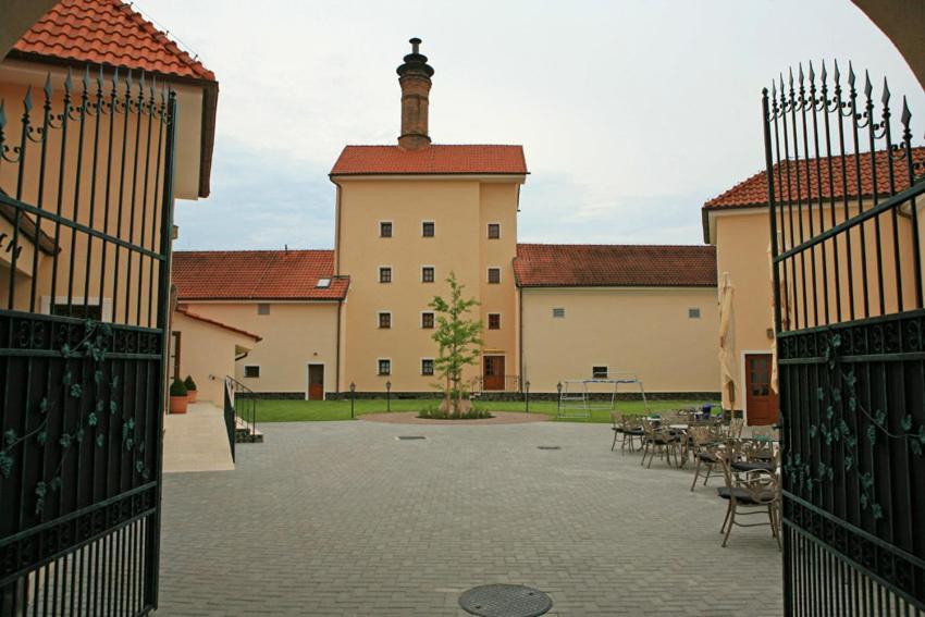 Chateau Krakovany Exterior photo