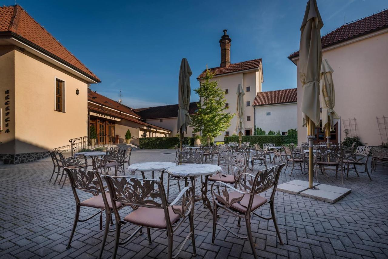 Chateau Krakovany Exterior photo